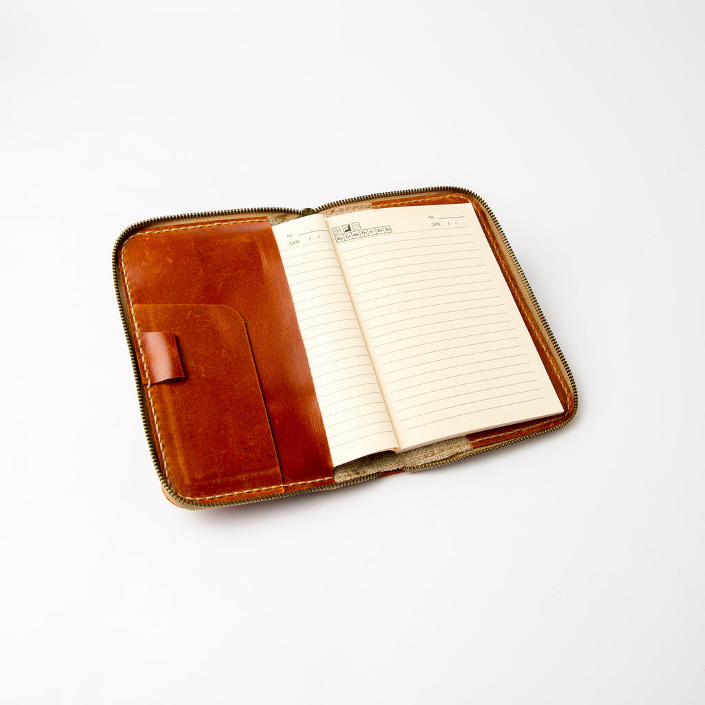 Interior of zippered leather portfolio with organizer pockets and refillable notepad - Lionell.